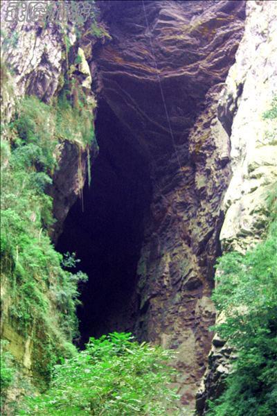 龍水峽地縫景點之大洞口