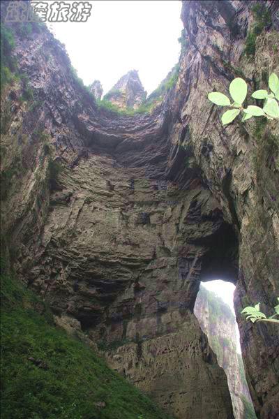 神鷹奇峽　　“神鷹奇峽”，是一塊位于懸崖上突起的石塊，狀如展翅欲飛的雄鷹而得名。 