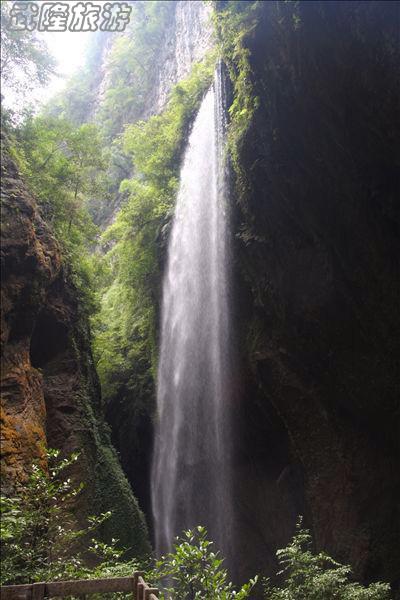 龍水峽地縫景點之“銀河飛瀑”