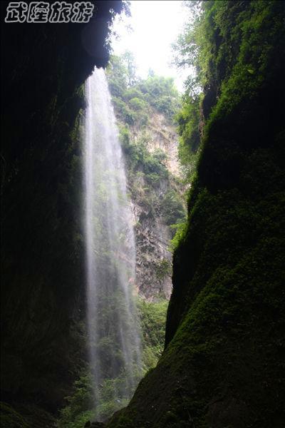 龍水峽地縫景點之“銀河飛瀑”