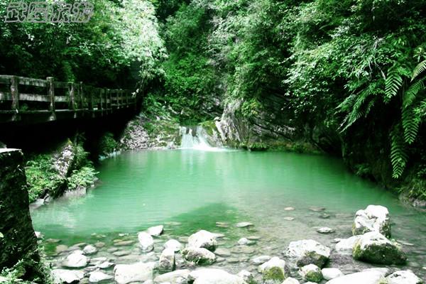 龍水峽地縫景點之“龍潭映月”