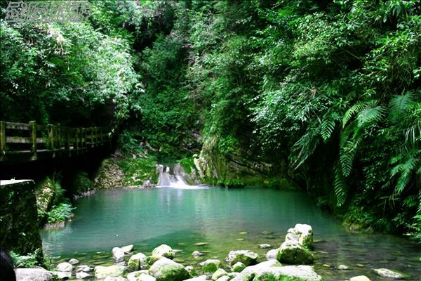 龍水峽地縫景點之“龍潭映月”