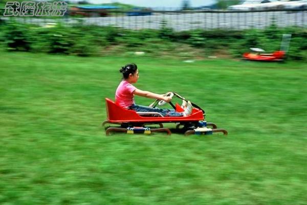 武隆仙女山娛樂項(xiàng)目之四輪滑草車
