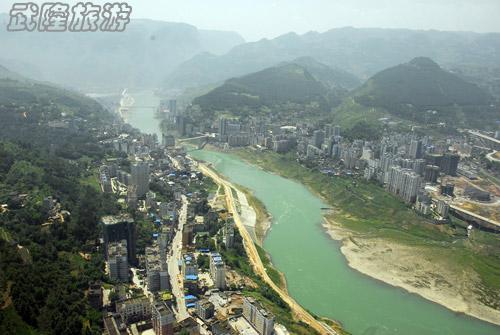 武隆山城，烏江穿城而過。
