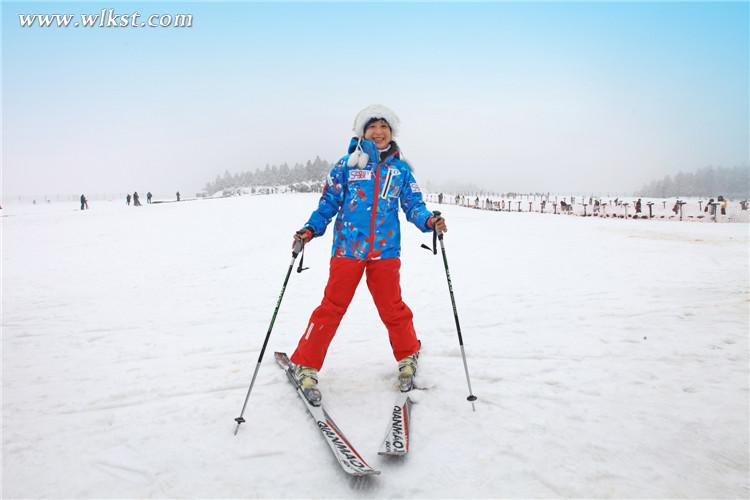 世界滑雪冠軍郭丹丹 仙女山上演花樣滑雪
