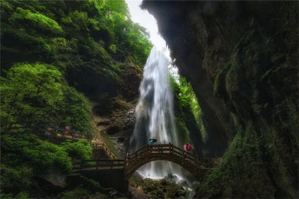 世界自然遺產龍水峽地縫